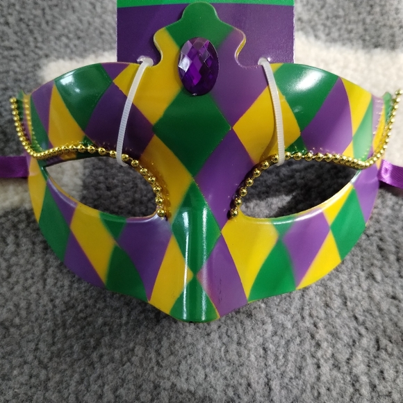 New Mardi Gras Mask/Masquerade mask - Picture 7 of 11